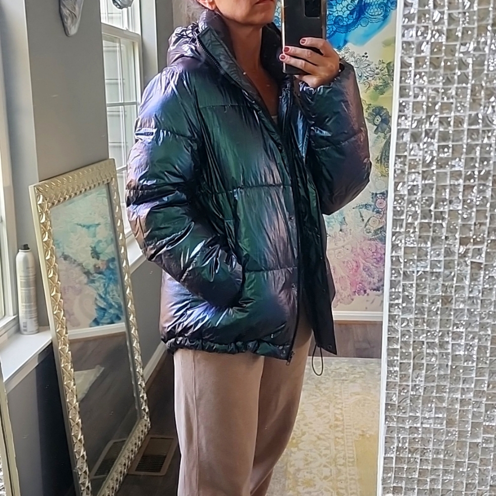 BCBG Generation Puffer Jacket sz Medium oil slick iridescent green color